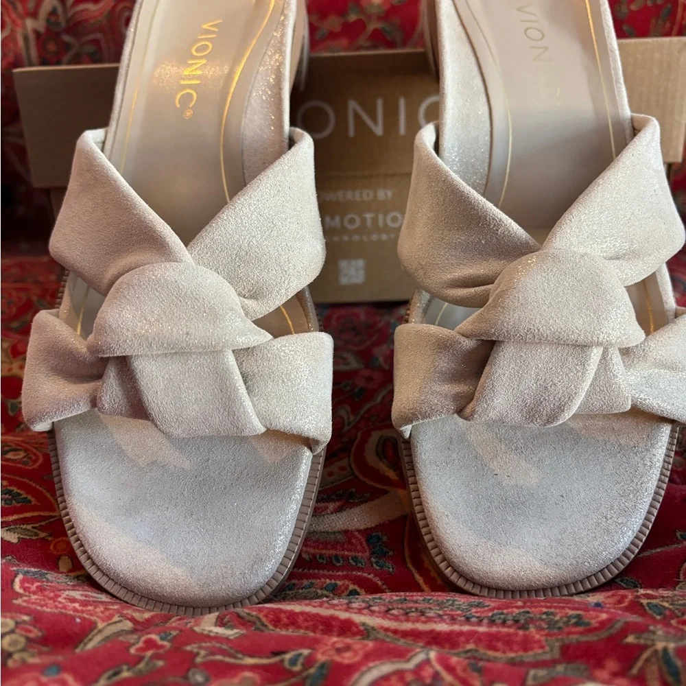 Vionic Mabel, Gold, Metallic leather 7M Women's Cream Knotted Sandals - Picture 2 of 5
